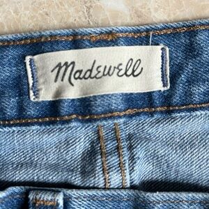 Madewell Sky Blue Denim Pants
The Dad Jean
Size 31
